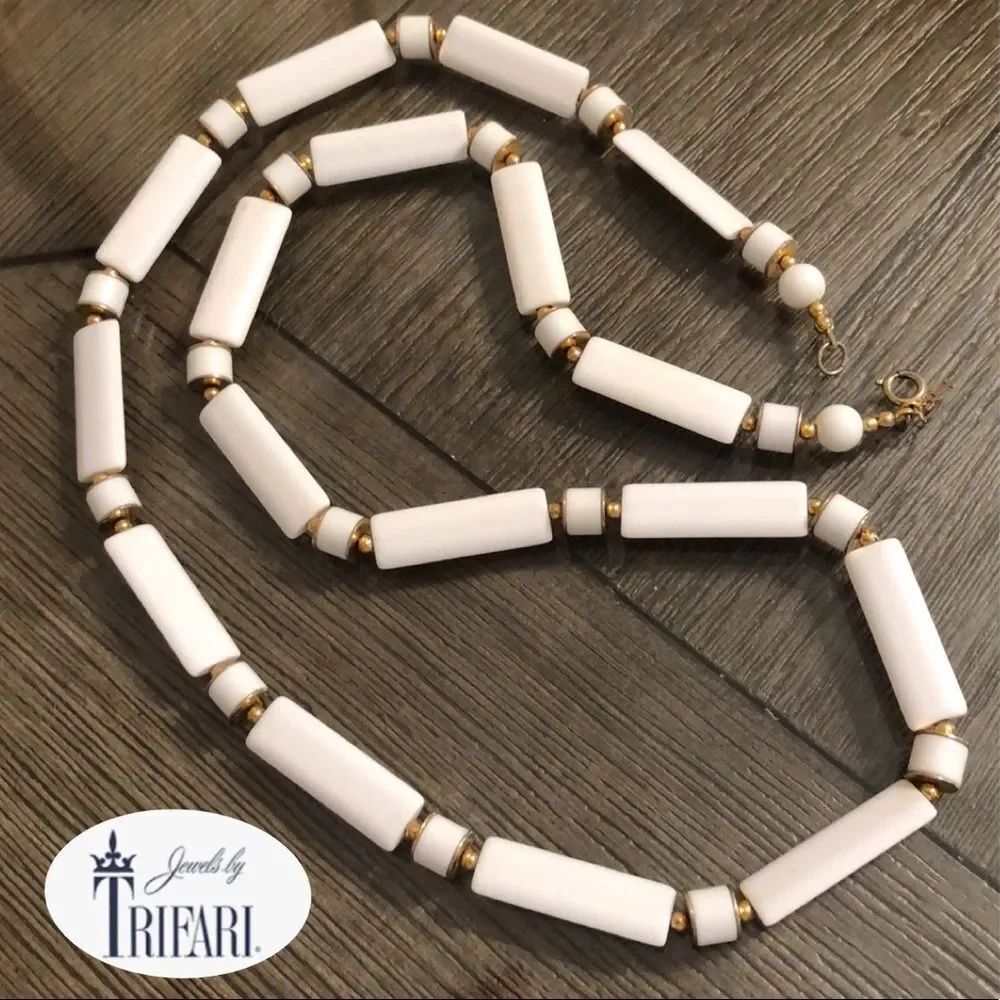 Vintage TRIFARI White Acrylic Necklace Rectangle Beads